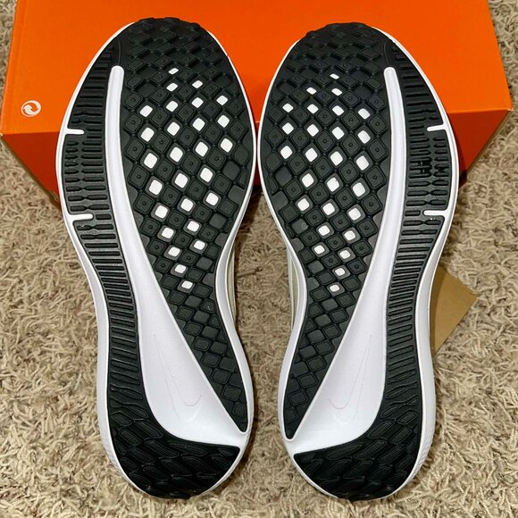 Nike Women’s Winflo 10 Road Running Shoes Sanddrift DV4023-100, Size 9.5 (New) - Picture 11 of 16